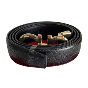 Smooth Leather Belt Luxury Belt Designer för män Big Buckle Male Chastity Top Fashion Mens