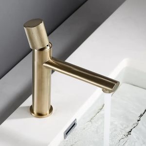 صنبور الحمام السيراميك Core Sink Faucet Never Rust Barch and Hot Hot Hot Baucet مقبض واحد خلاط خلاط الحوض