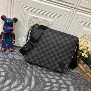 Kolejki Nowe torebki 2022 Mężczyźni torby na ramię Projektant Cross Body Luksus Man Messenger Bag District Zestaw Satchel Fashion torebka kompozytowa Min