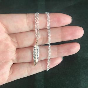 Necklaces Pendant Necklaces Women 925 Silver Feather Shape Pendant Necklace High Quality Silver Chain Necklace Gift for Love Friend