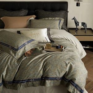 Set di biancheria da letto di lusso leggero interamente in cotone levigato 4 pezzi copripiumino in puro cotone ricamato lenzuolo autunno e inverno Nantong all'ingrosso