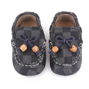 Newborn First Walkers Classic Chequer Baby Prewalker Shoes Girls Boys Sneakers Non-slip Soft-soled Crib Shoes Cute Toddlers Kids Sports Shoe