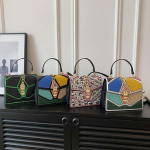 Populärt nytt låsspänne med design kvinnors handväska skarv en axel crossbody påsar kvinnors väskor