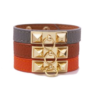 Märke kvinnor män pu läder wrap stud/nitar mode färger charm armband guld fyrkantiga nitar punk stil armband