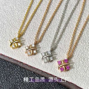 Pendant Necklace Tie Home Collar Chain Designer Jewelry Tifannissm T Family 2024 New Cross shaped V Gold Diamond for Womens Light Luxury Kore Have Original Box