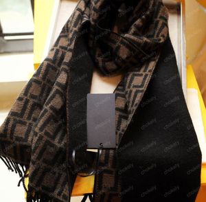 Miękki szalik f litera Zimowa projektant szalików mężczyźni kobiety luksusowe męskie projektanci kaszmirowie Scarvs Projektanci głowicy szalik z frędzlami D21129634518