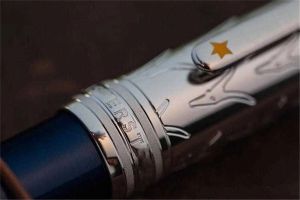 Promocja hurtowa Petit Prince Blue and Silver boiska Pen / Roller Ball Znakomite biuro biurowe 0,7 mm Pokręce kulowe na prezent świąteczny bez pudełka