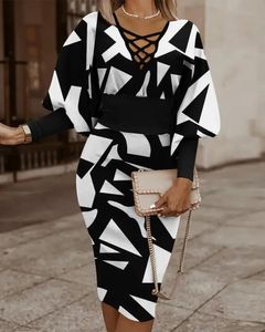 Women's retro geometric pattern dress in European style V-neck puff sleeves mini dress autumn party dress 240103