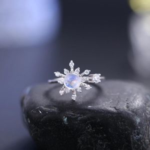 Anéis de cluster GEM'S BALLET Snowflake Rainbow Moonstone Noivado 925 Sterling Silver Ajustável Anel Aberto Presente para ela June Birthstone