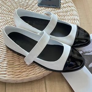 Mary Jane Ballet Flats Tasarımcı Ayakkabı Blok Topuk Yay Toka Topuklu Pompalar Patent Kapitone Deri Siyah Beyaz Düşük Topuk Balerin Pompa Ayakkabı Düğün Resmi Ayakkabı