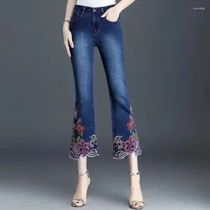 Kvinnors jeans vår och sommar 2024 den elastiska mångfaldiga broderade nio-punkts mikrotrumpen vintage kvinnlig