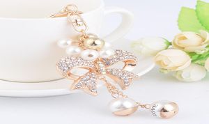 Nowy moda luksusowy projektant Diamond Rhinestone Cute Bow Pearl Work Charms Tassel Bierek Białe Gold6444195
