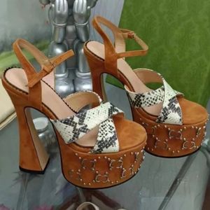 Luxuriöse G-Study-Sandalen, überkreuzter Knöchelriemen mit ineinandergreifender Verzierung, hufeisenförmige High Heels, wasserdichte Plateau-Damenschuhe, 15,5 cm hohe Designer-Partyschuhe