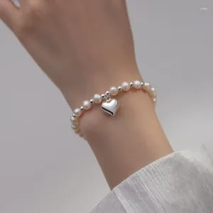 Charm-Armbänder Minar Chic echte Süßwasserperlen, metallisches Liebesherz für Frauen, versilbertes Kupfer, lässige Accessoires