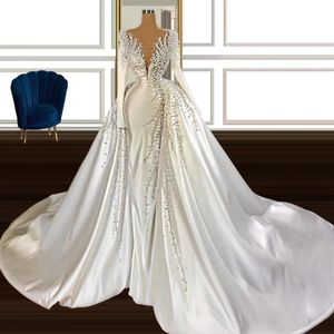Ein-Schulter-Langarm-Meerjungfrau-Satin-Brautkleid mit abnehmbarer Schleppe, luxuriöse Brautkleider mit schweren Perlen