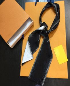 2022 Sciarpa di design per le donne Sciarpe di seta quadrate Collo Cravatta Fascia Super Soft Top Nastri Fasce per capelli 1208 cm 10 Stili Alta Qu7111133