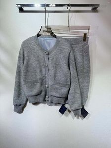 Abiti da lavoro 2024 Autunno / Inverno Grigio Diamante Bottone Girocollo Cardigan a maniche lunghe A forma di H Slim Fit Avvolgente Mezza gonna Set di due