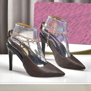 Sapatos de salto de designer de 10cm Sapatos femininos de pele de bezerro antigo Slingbacks Bomba Sandálias de designer de designers de luxo sapatos de candal de metal