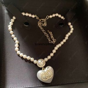 Designer Fashion Heart Beaded Pendant Halsband Choker Akryl Harts Clear Stone Luxury Halsband Kvinnors bröllopsfest förlovningsgåva smycken hög kvalitet