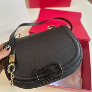 2024 Designer's New Chain Single Piece Crossbody Bag Luxury Bag English Large Holiday Tourism Genuine Leather Wholesale saddle bags