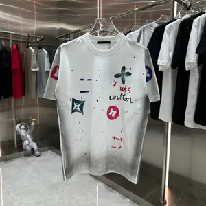Tasarımcı T Shirt Avrupa Lüks Mektup Grafik Baskı Logosu Moda Erkekler Kısa Kollu Tshirt Tasarımcı Kadın Giyin Günlük Pamuk Tees Büyük Boy Boyu S-XL