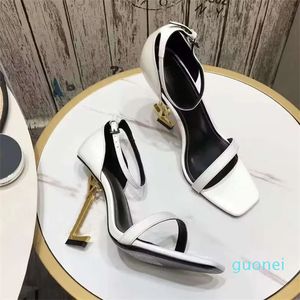 2024 Kobiety sandały imprezowe buty sandałowe seksowne obcasy Super 11cm Lady Wedding Metal Belt Bugacz wysokie obcasy buty