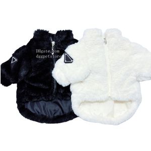 Abbigliamento per cani di marca Abbigliamento per cani di marca con placca classica in metallo triangolare Cappotti per cani in pelliccia sintetica di lusso Caldi e morbidi giacche per animali Maglione invernale per cani di piccola taglia media A904