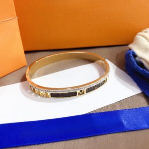 Luxury Branded Bracelets Bangle Designers Letter Jewelry Faux Leather diamond 18K Gold Plated Stainless steel Bracelet Womens Wedding Jewelry Gifts J12151