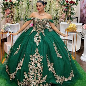 Işıltılı yeşil kapalı omuz quinceanera elbiseler altın aplikler dantel boncuk tull balyası kristls vestidos de 15 anos