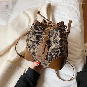 Torby wieczorowe żeńskie i zimowe luksusowe projektantka torba crossbody TOBES High Fashion Leopard Busket Kobiety małe ramię