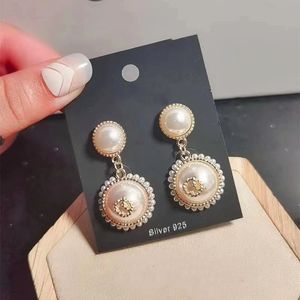 Новый дизайн Очаровательные серьги с бриллиантами для женщин Модные серьги Подарочные украшения