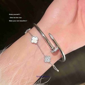 Modebildäckens armband till salu Boss Nail Armband Silver Simple Flash Diamond Layered High End Light Luxury Trendy Cool Have Original Box