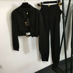 Ternos femininos blazers conjunto de ferragem carta fivela de metal manga comprida cardigan topo + fora da cintura calças casuais preto