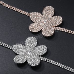 Collana di fiori di grandi dimensioni con strass in metallo di moda per donne Accessori di gioielli per banchetti di nozze semplici con catene di maglioni lucidi