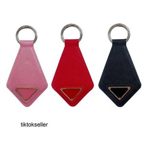 Nyckelringar Keychains Lanyards för designer Keychains Apple Airtags Tracking Device Case för Airtags Pu Leather Antilost Keychain Portable Hoo