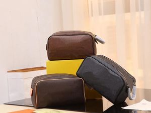 Fall 2021 Mens och Womens Fashion Cosmetic Bags Classic Style Double Zipper Opening Large Capacity Handväska