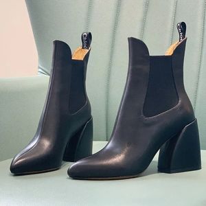 Chelsea-Stiefelette der Luxusmarke, Designer-geprägte 100 % Rindsleder-Gummiband-Damenschuhe, modische spitze Zehenstiefel mit 9 cm hohen Absätzen, erstklassige Damenstiefel