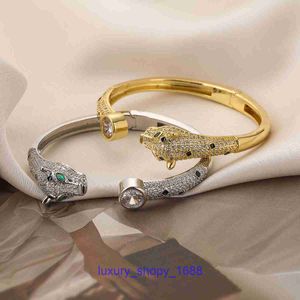 Bracciale di design di lusso popolare per pneumatici per auto Bracciale con apertura geometrica leopardata alla moda australiana placcata in rame chiaro in oro vero con scatola originale