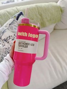 US-Schiff PINK Parade 40oz Quencher H2.0 Tassen Tassen Camping Reise Autotasse Edelstahlbecher Tassen mit Silikongriff Valentinstagsgeschenk mit 1:1 gleichem Logo