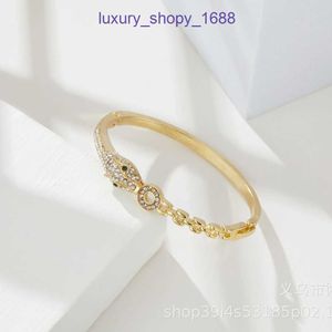 Bracciale di design di lusso popolare per pneumatici per auto Personalizzato e creativo di fascia alta con chiusura a testa di serpente con diamanti di lusso leggeri e scatola originale