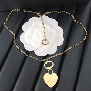 Crystal Letter Pendants Designer Necklaces Silver Plated Gold Titanium Steel Heart Pendant Pearl Chains Women Girl Valentines Engagement Brand Jewelry Gifts