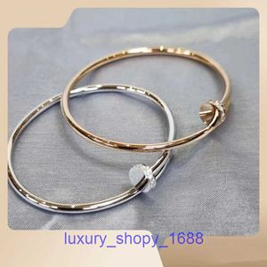 Araba Çarşamba Tasarımcı Kadın Bileklik Bileklik Moda Unisex Charm Bilezikler Seiko Edition İnce Diamond Nail Pürüzsüz Yüzü Sevgililer Orijinal Kutu Var