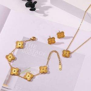 Brand Clover Necklace Designer Jewelry Sets Set di lussuoso Gold Silver Placted Women Orecchini Bracciale Orecchini Regali