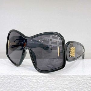 Kadınlar için Güneş Gözlüğü Tasarımcı Güneş Gözlükleri Asetate Kelebek Büyük Çerçeve Siyah Lens Çerçevesi LW40121I Moda Markası Kadın Marka Koruyucu Maske Lunette Valentino