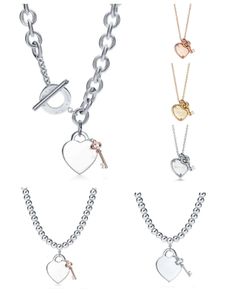 Klassische Designer-Halskette mit Herzschlüssel aus 925er-Sterlingsilber, vergoldet mit Diamanten. Beliebte Halskette mit Liebesanhänger