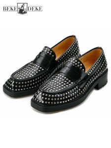 Uomo Rivetti Borchiati Scarpe da sera da diserbo Slip On Punta quadrata Scarpe formali in vera pelle Tacco largo Mocassini da banchetto Scarpe 240103