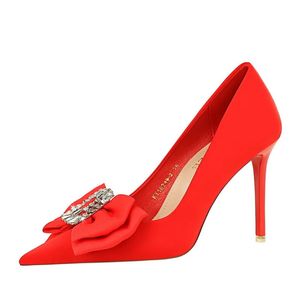 Våren sommarkvinnor Fashion Casual Banket High-Heels Pointy Diamond Buckle Bow Pumps Female Wedding Shoes Zapatos 240103