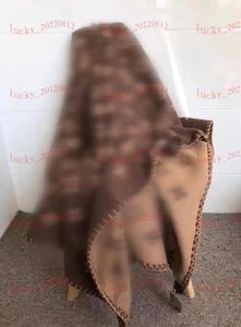 2023 Tasarımcı Battaniye Lüks Tabela Battaniyesi Klasik Desen Etiketlerle Gelin Battaniye En İyi Kalite ve Büyük Boyut 170*140cm Lüks Şal Jin FA-2023015