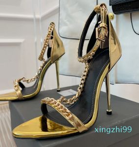 Popüler sandalet ayakkabıları bayan yüksek topuklu gladyatör altın zincir bağlantı asma kilit sivri çıplak lüks tasarımcı parti düğün valilik ford