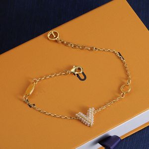 Europe America Style Charm Bracelets Brand Women Presbyopic Gold Hand Rope Flower L Design Engraved V Letter Metal Bracelet Bangle